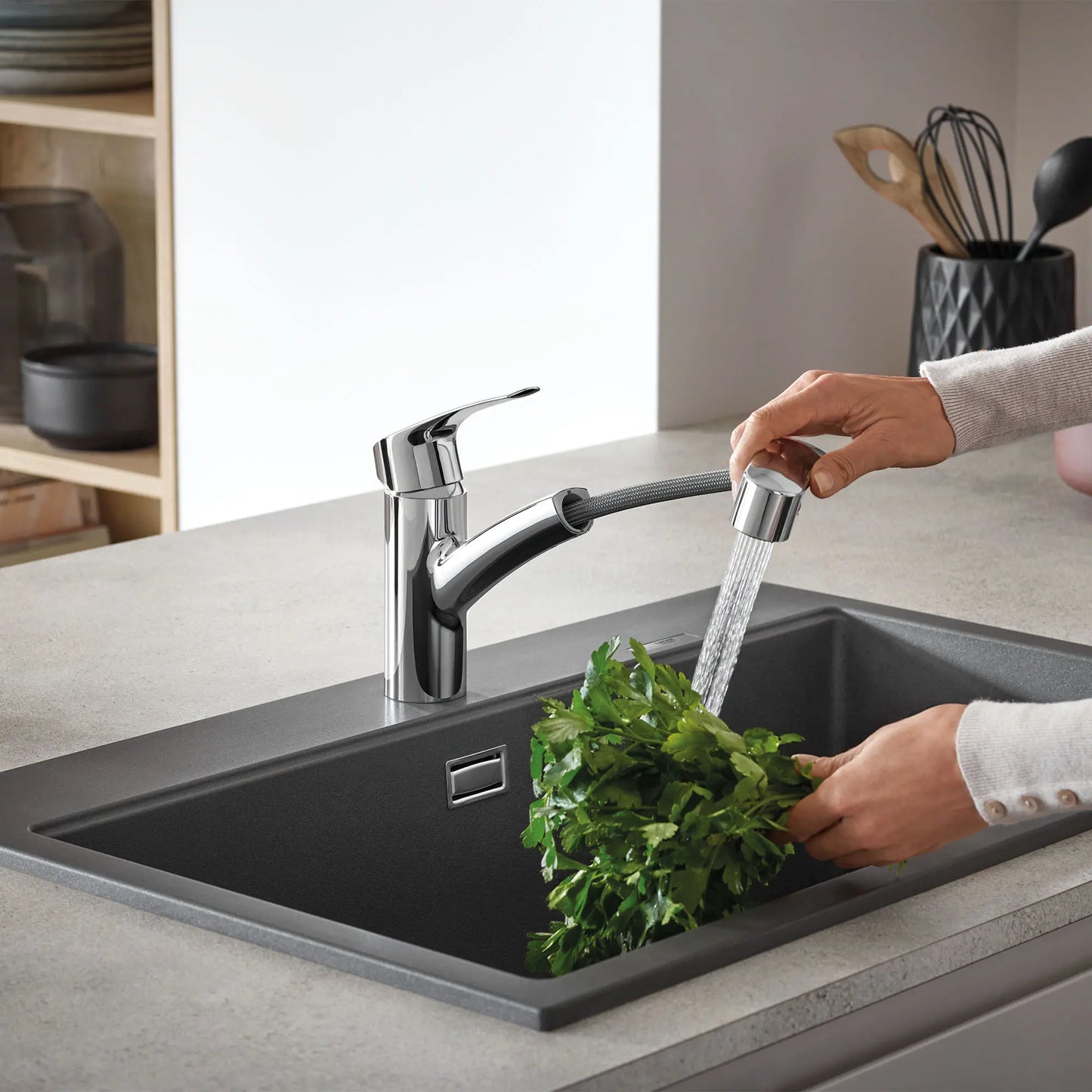 GROHE Eurosmart® Single-Handle Dual Spray Pull-Out Kitchen Faucet (Chrome)